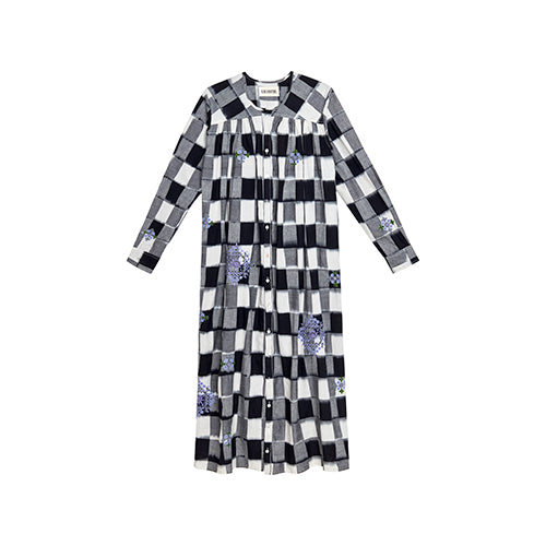 Robe longue à carreaux noirs brodée Inji Ikat