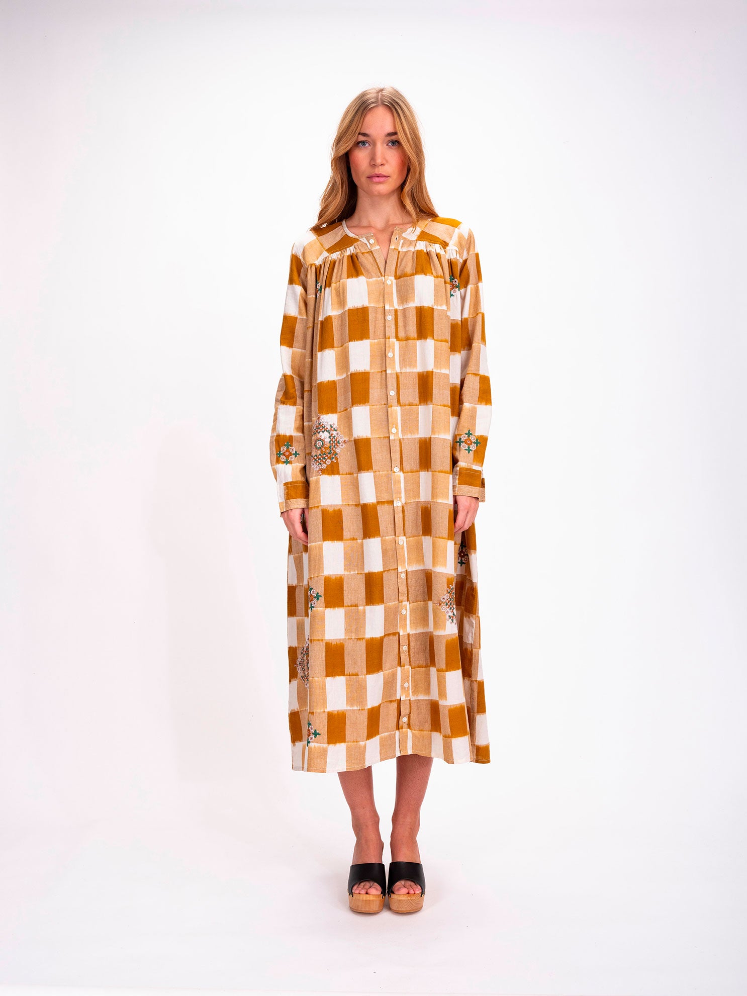 Robe longue à carreaux brodée Inji Ikat