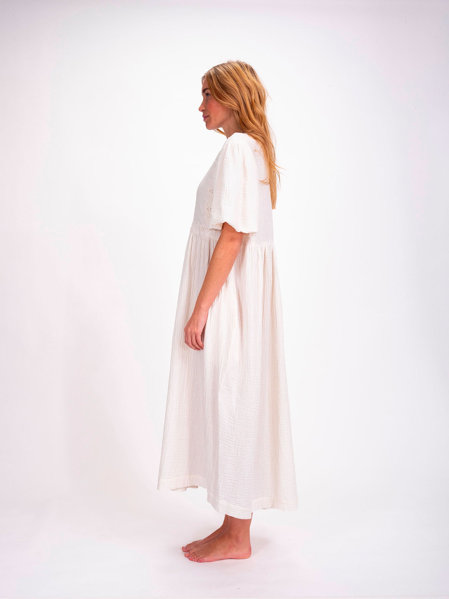 Robe blanche brodée Birdy