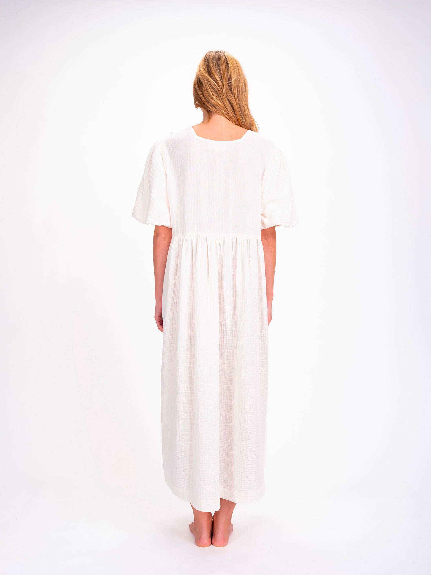 Robe blanche brodée Birdy