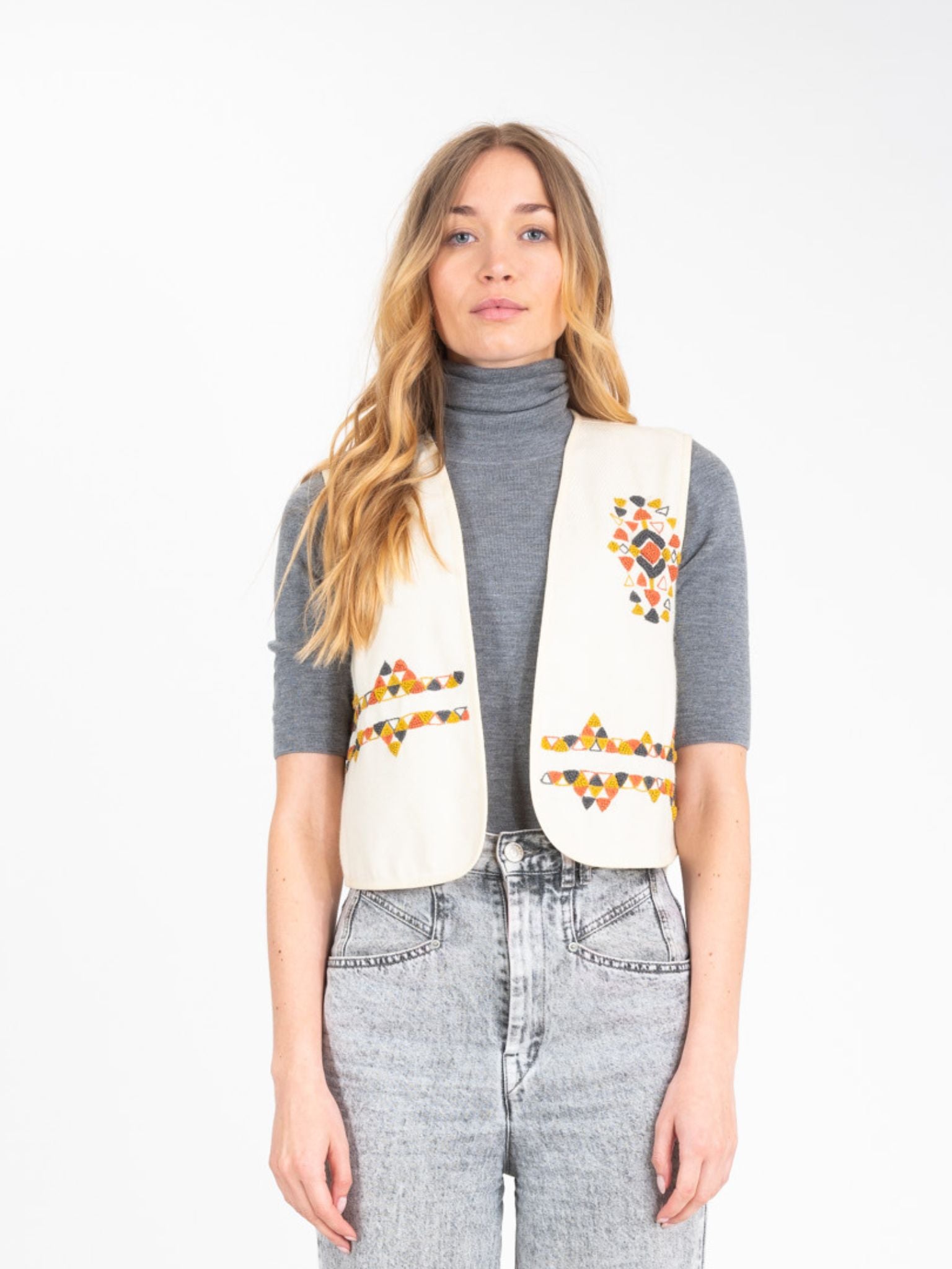 PLAYFUL embroidered white bolero