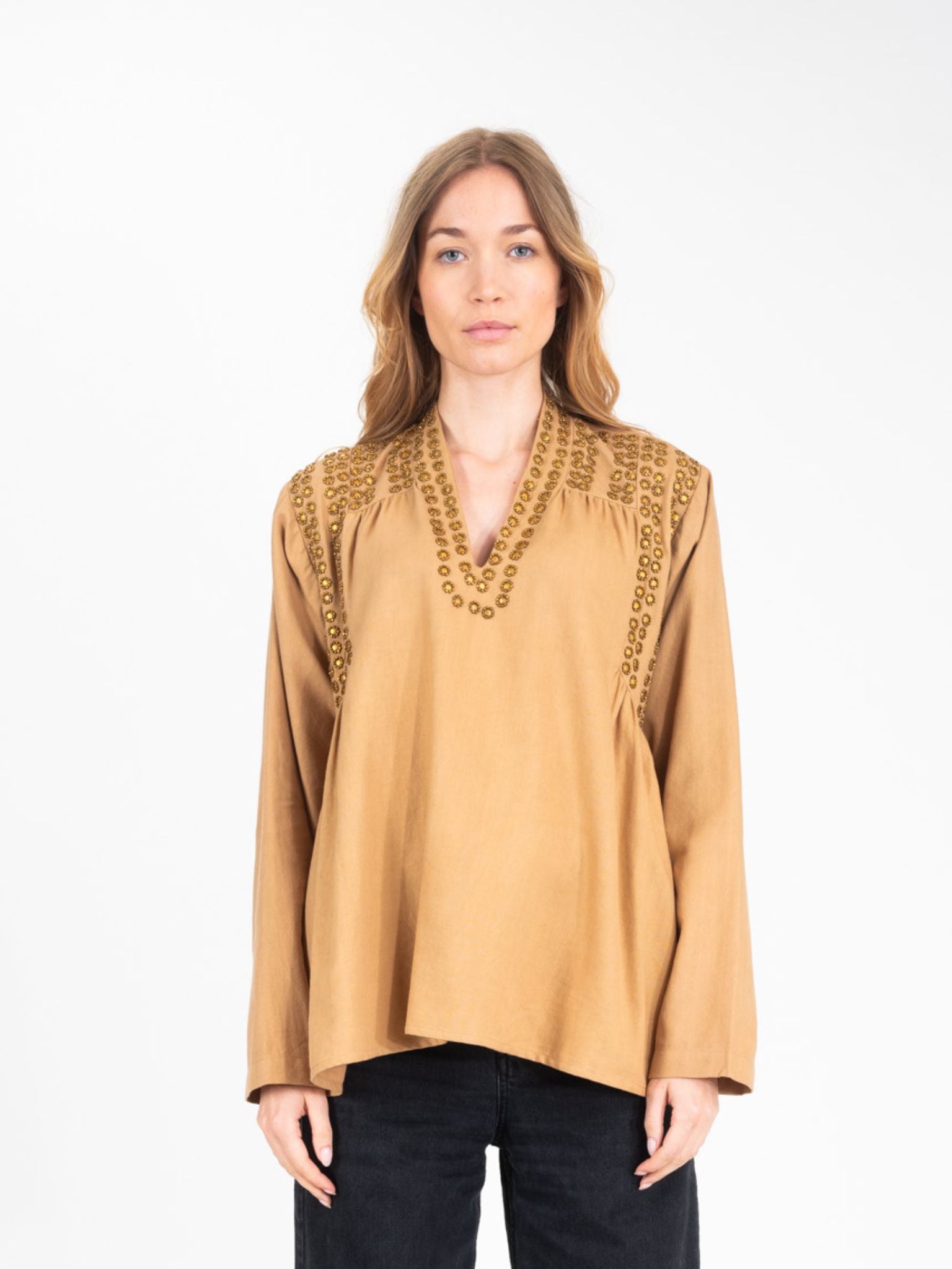 Blouse camel ornée de sequins dorés BLING