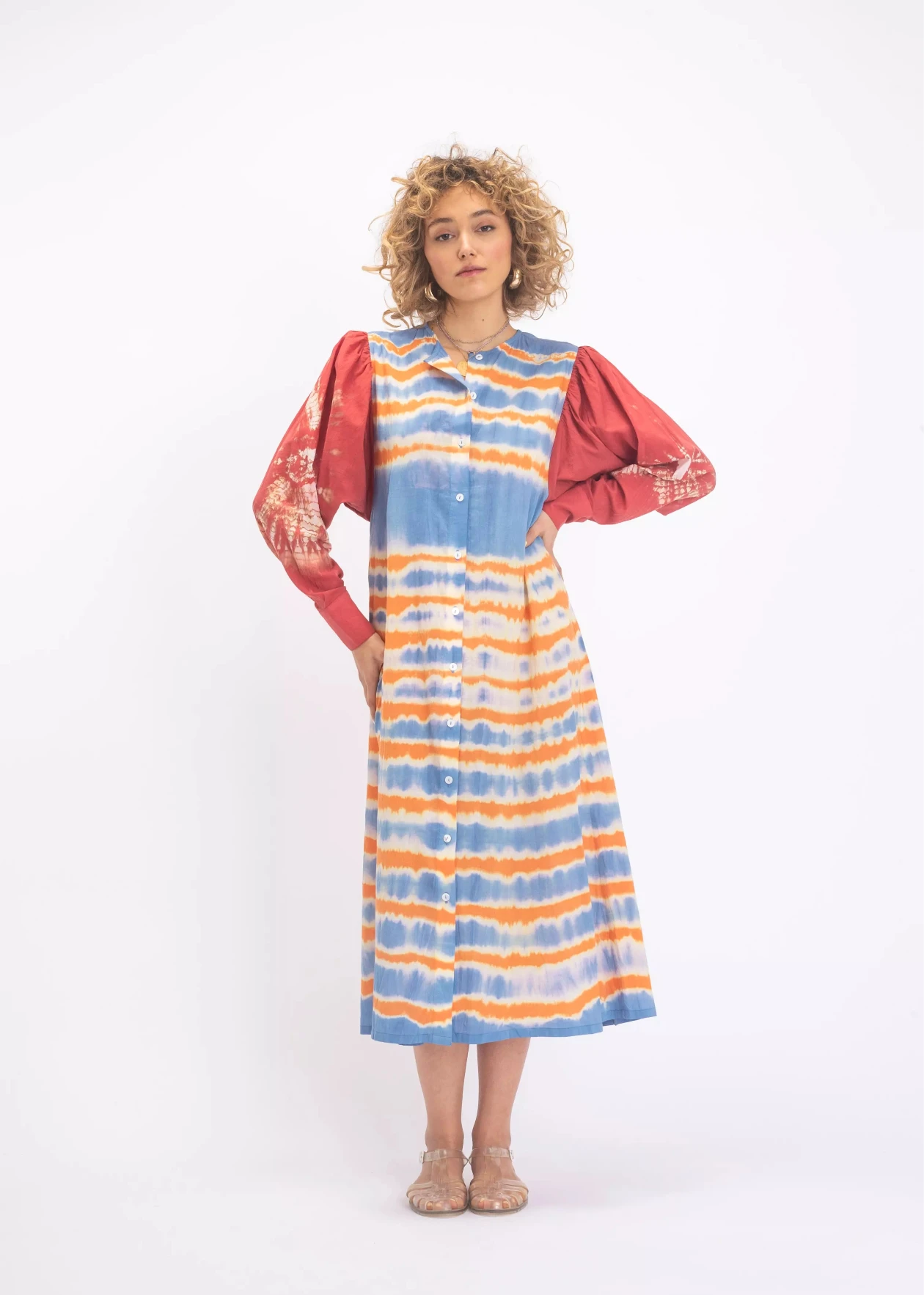 rahi robe v de vinster tie and dye