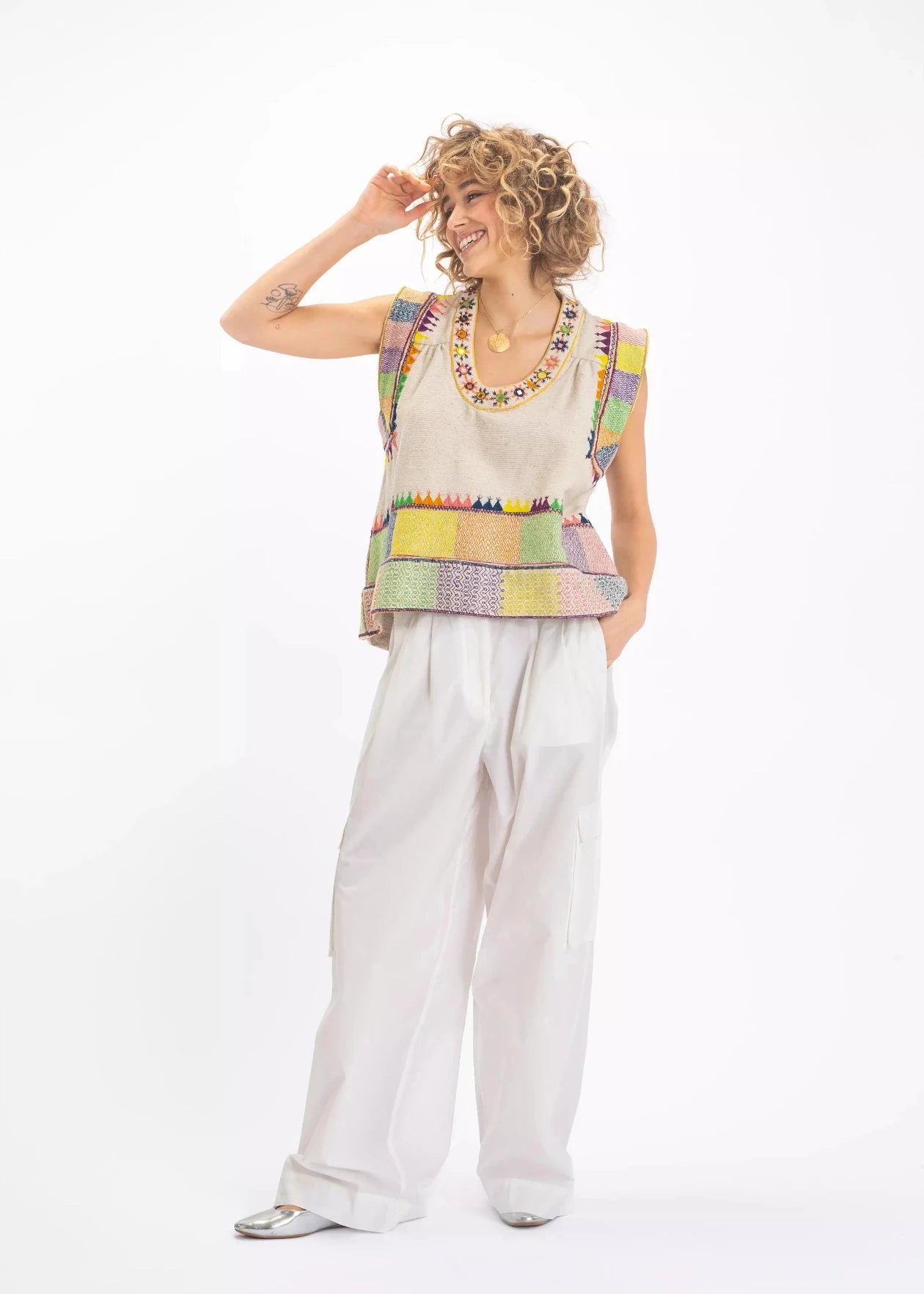 Saraswati brodé blouse v de vinster