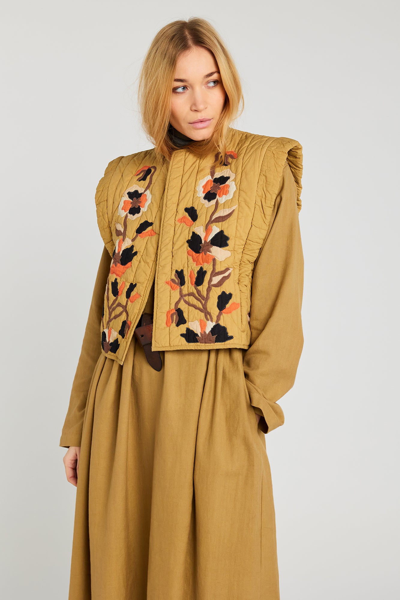 Dream floral quilted beige bolero