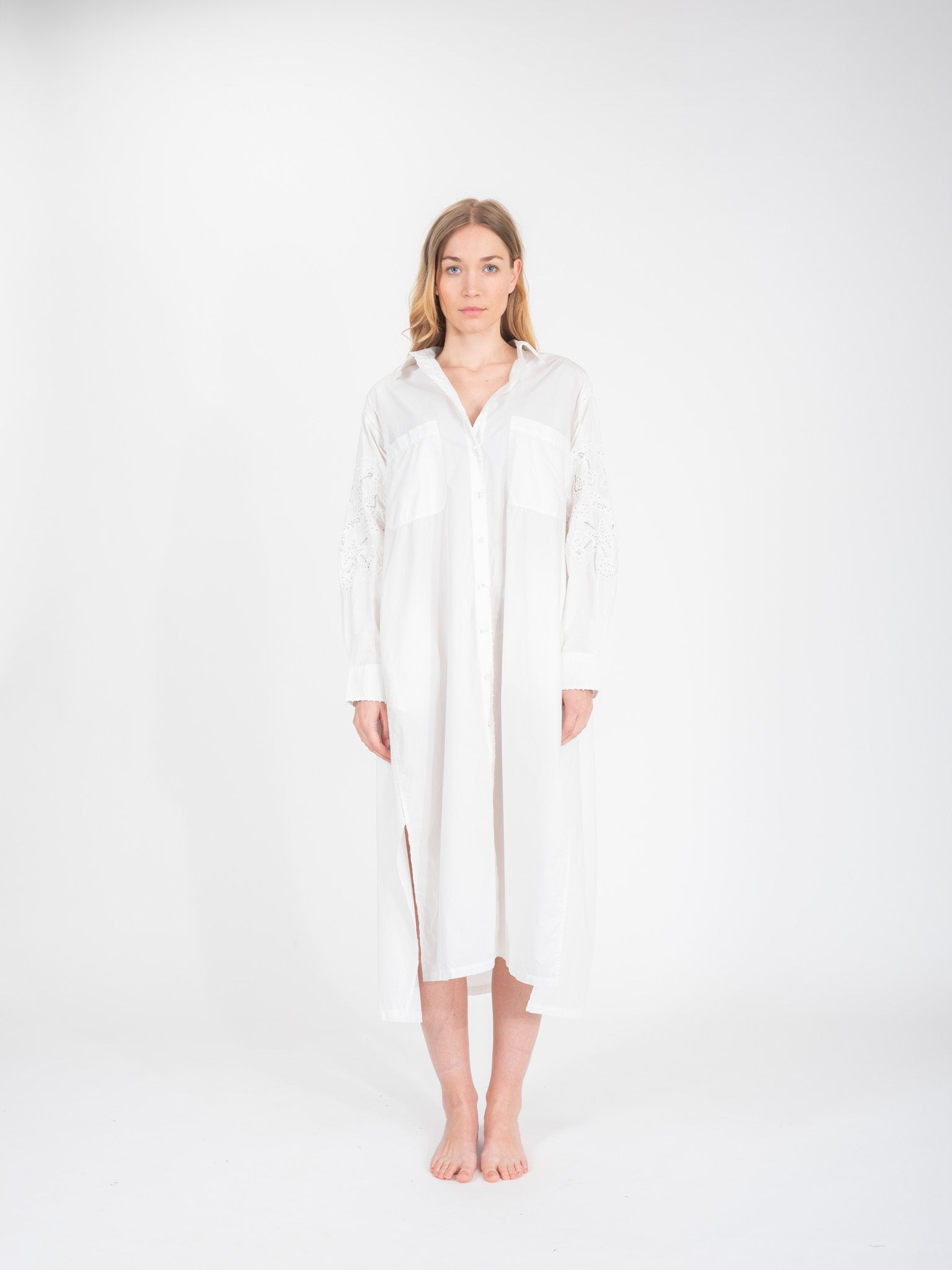 Robe longue blanche brodée coquillage Ogaan