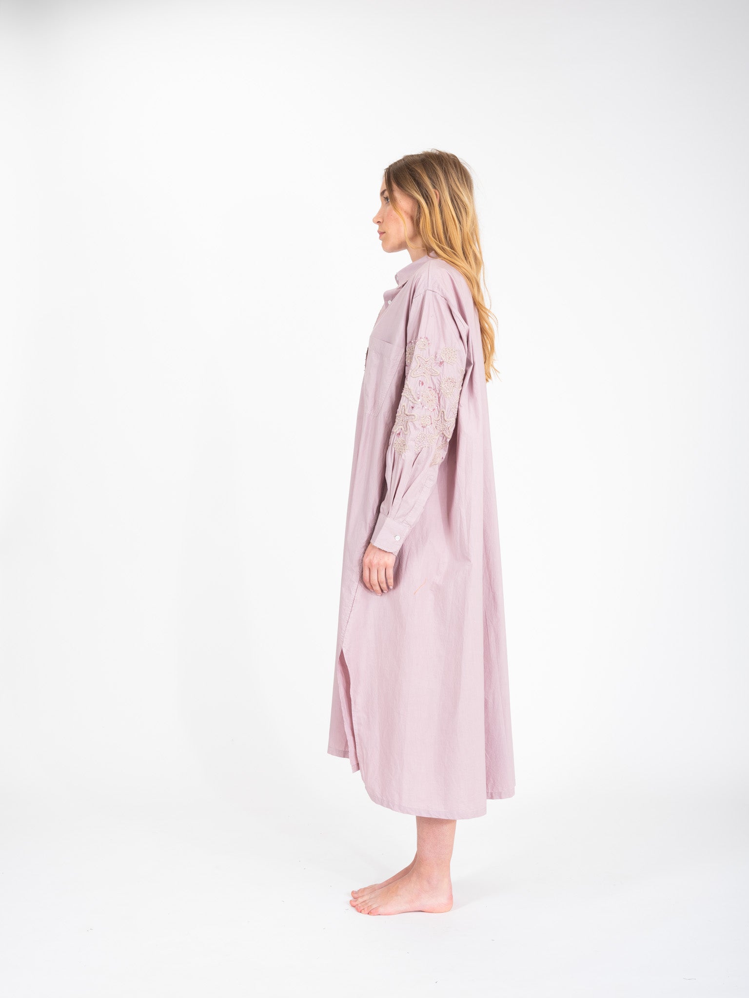 Robe longue rose poudré brodée coquillage Ogaan