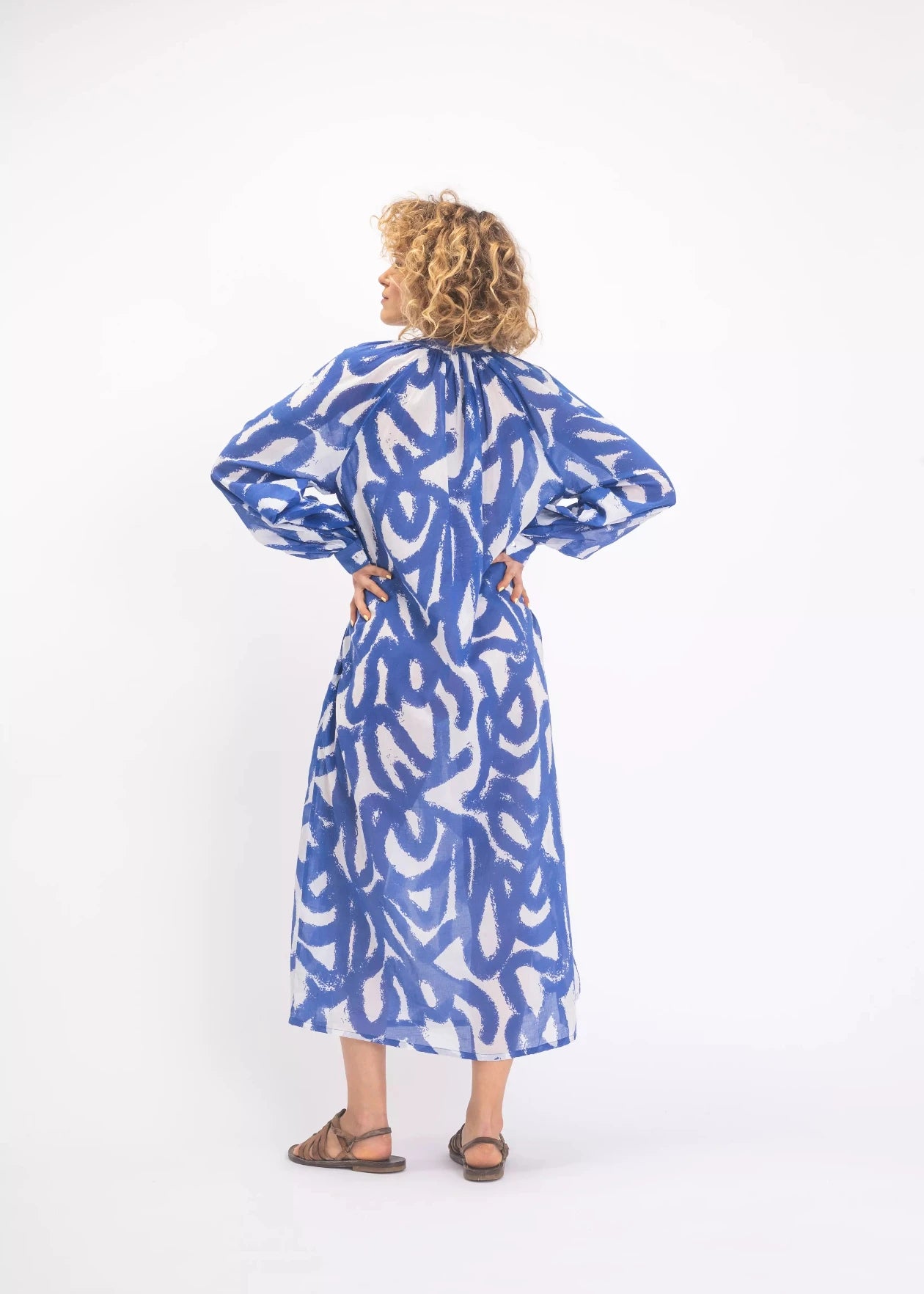 ROBE BLEUE V DE VINSTER GOPIS