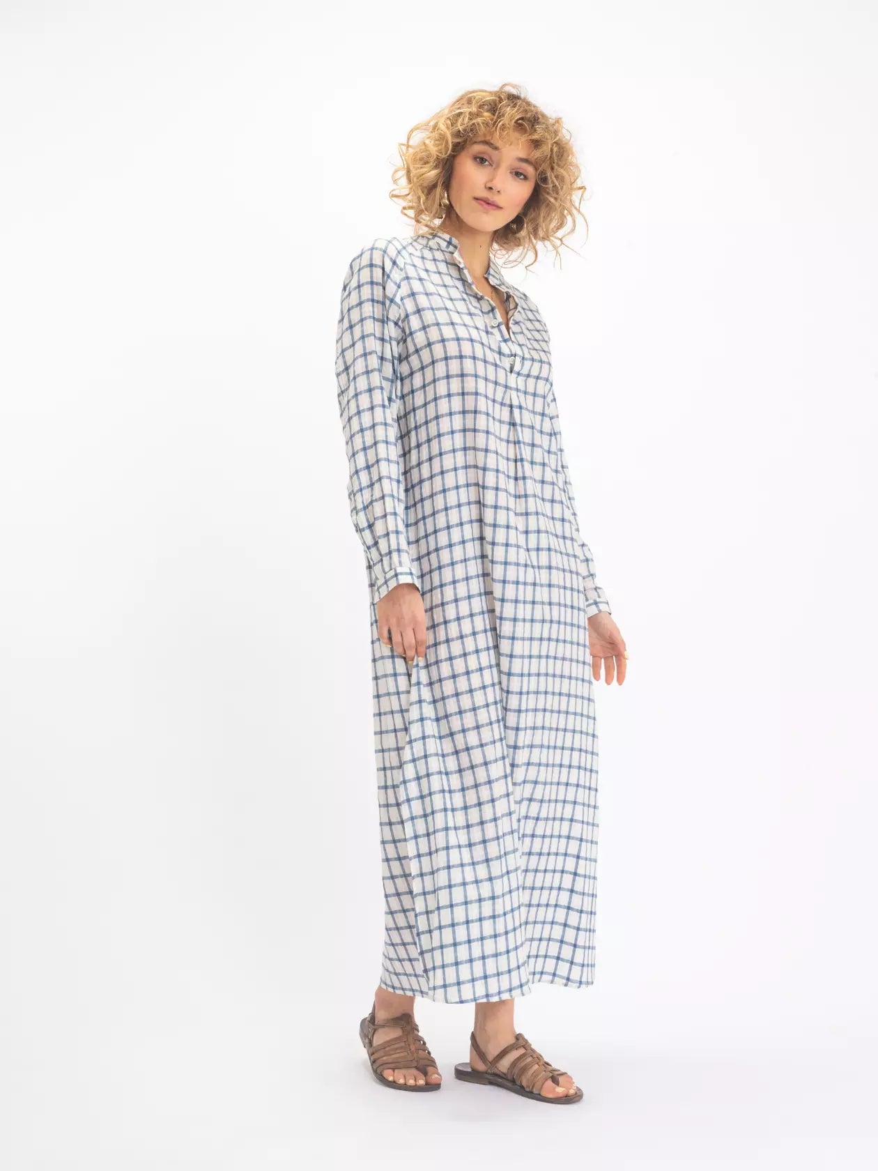 USHA ROBE BLEU V DE VINSTER