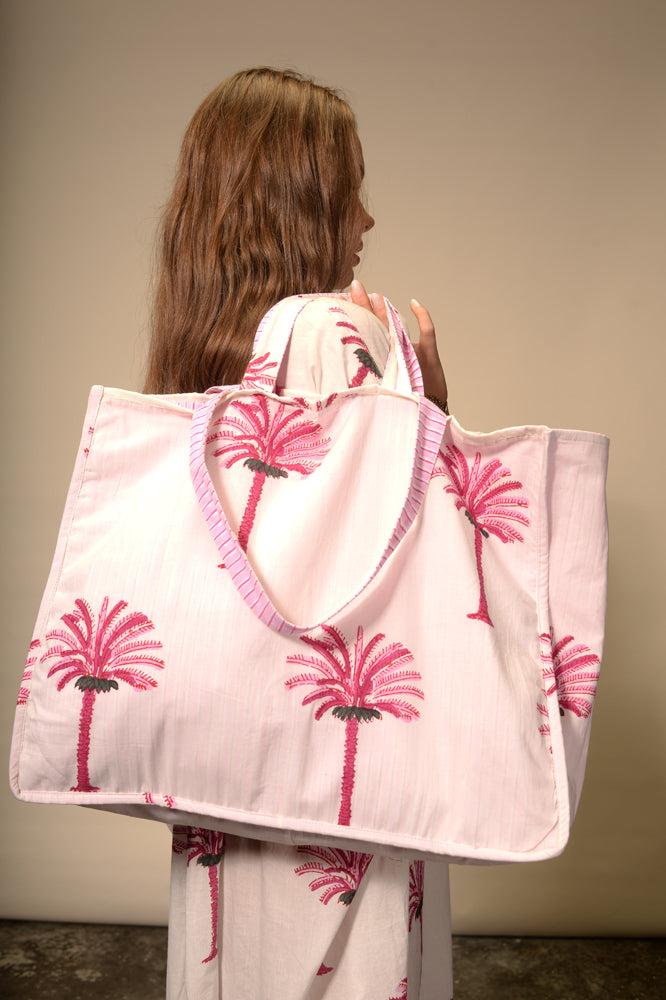 Pink palm tree print tote bag Tree print